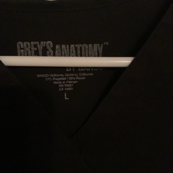 L black scrub top greys anatomy - Picture 2 of 4